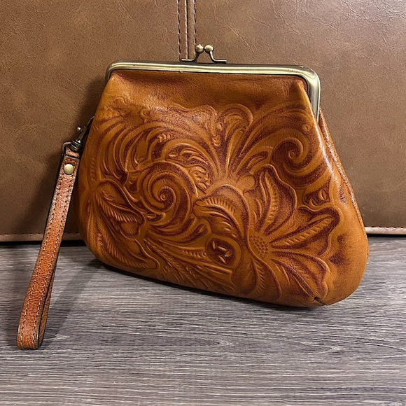 PATRICIA NASH Chesnut Brown Savena Burnished Tooled Leather Kiss-Lock Wristlet - Picture 3 of 12